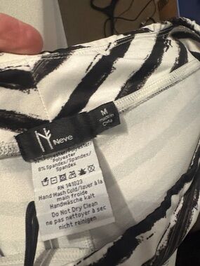 Neve Black & White Abstract Stripe Leggings-M
